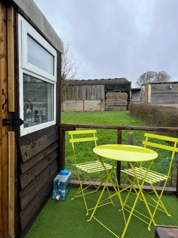 Bothy Hut Hotel Tring Exterior photo
