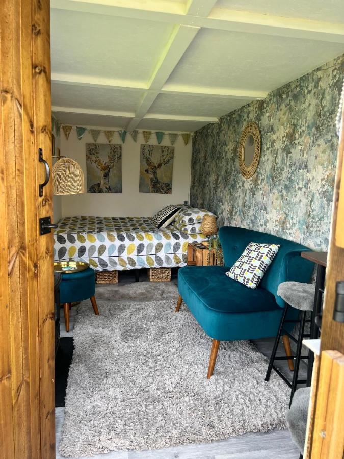 Bothy Hut Hotel Tring Exterior photo